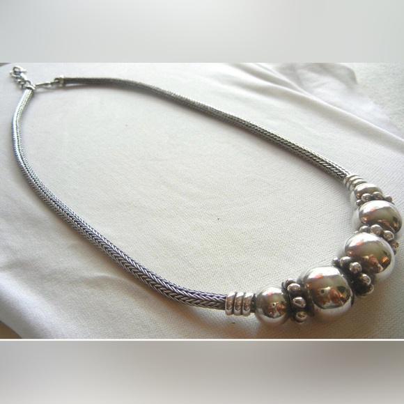 Elegant Silver Necklace - Picture 1 of 5